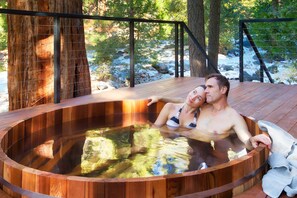 Outdoor spa tub