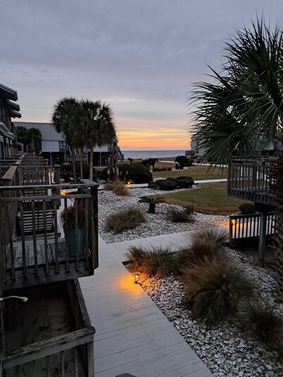 DREAM ON & 300 OCEAN MILE #J2 BEACH & BAY VIEWS WALK TO #1 BEACH IN US