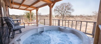 Love an adorable Cabin in Fredericksburg TX