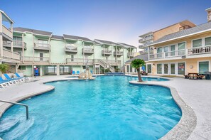 A heated pool - Beachside Condo | Pet-Friendly, Balcony Views & Coastal Charm (Corpus Christi)