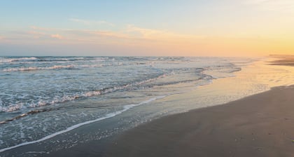 Beachside Bliss at El Constante w/ Amazing Location, Heated Pool & Hot Tub