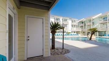 Een verwarmd zwembad