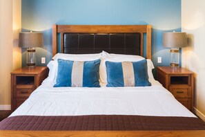 3 chambres, coffres-forts dans les chambres, fer et planche à repasser