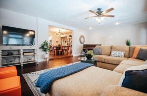 TV - 6 bedroom Large house in Pickwick district Springfield Near MSU (Springfield)