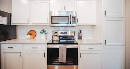 6 bedroom Large house in Pickwick district Springfield Near MSU
