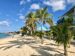 Beach nearby, sun loungers, beach towels - SECOND HOME Beach Apartment (Simpson Bay)