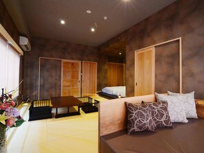Unclassified image, 4 of 60, button - Nihon Ryokan Utsuwa Beppu Kannawa (Beppu)
