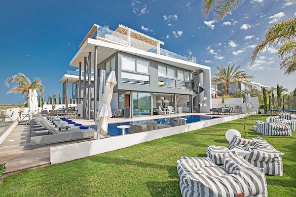 Protaras Holiday Villa WP4, Stunning 3BDR Villa, Close to Beaches and Amenities