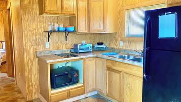 Cookware/dishes/utensils