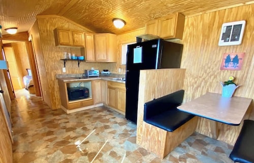 Mini Cowboy Cabin - Tiny House near Medora, ND