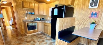 Mini Cowboy Cabin - Tiny House near Medora, ND
