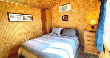 Mini Hunter Cabin - Tiny House near Medora, ND