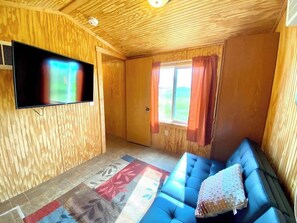 TV - Mini Hunter Cabin (Belfield)