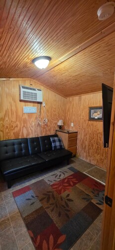 Mini Hunter Cabin