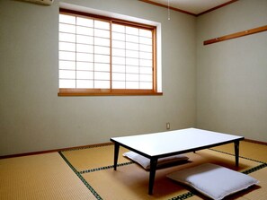 Room - Kawamoto Ryokan (Akiota)
