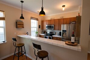 Fridge, microwave, stovetop, dishwasher