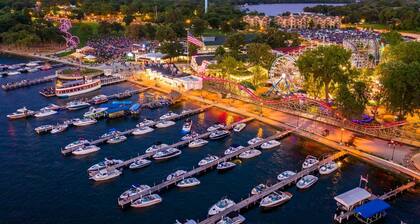 Walking distance to historic Arnoldâs Park and West Lake Okoboji