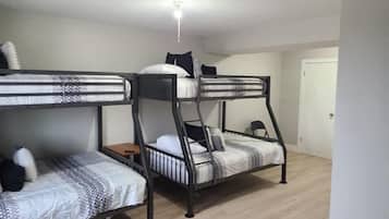 3 bedrooms, iron/ironing board, WiFi
