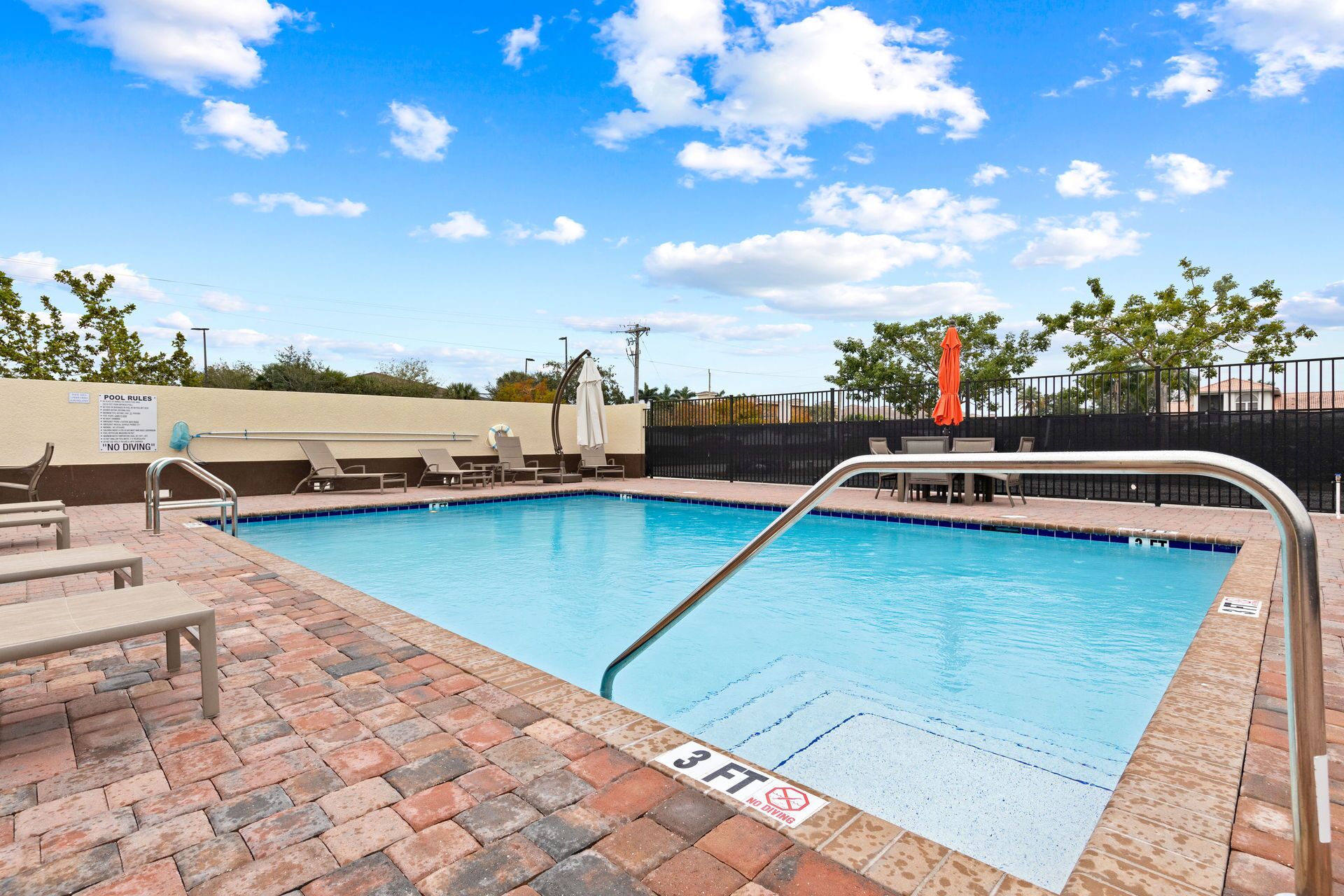 Luxury appartment “ Casa Valencia” is located in a serene part of SW Cape Coral