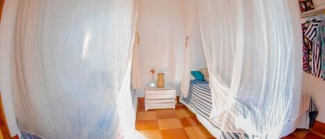 5 bedrooms, WiFi, bed sheets