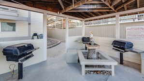 Terrace/patio - Beachside Condo | Pool, Hot Tub & Private Balconies (Corpus Christi)