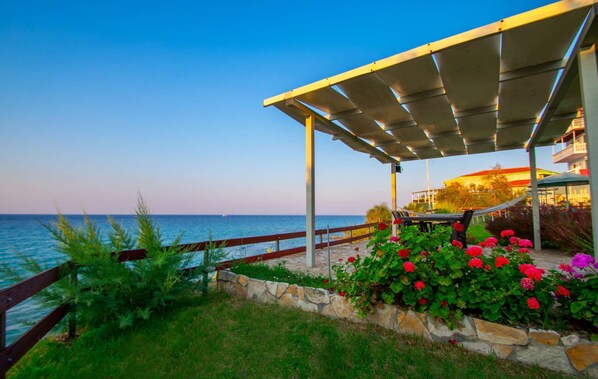 Terrace/patio - Baywatch 9 right on the water (ZAKYNTHOS)