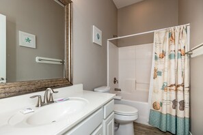 Combined shower/bathtub, hair dryer, towels - Family Beach Townhome | 2 Pools & Walk to Beach (Corp Christi)