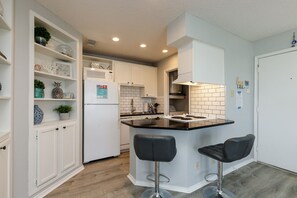 Fridge, microwave, oven, stovetop - Relaxing Gulf Coast Condo with Pool, Hot Tub & Balcony (Corpus Christi)