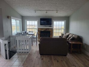 TV, fireplace