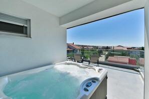 Bain à remous extérieur