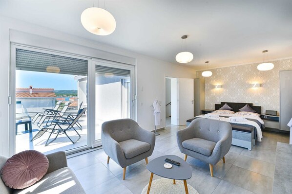 3 chambres, fer et planche à repasser, Wi-Fi gratuit, draps fournis