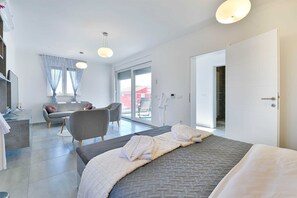 3 habitaciones, tabla de planchar con plancha y wifi gratis 