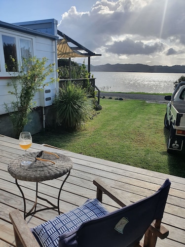 Historic Cottage in the Heart of Rawene