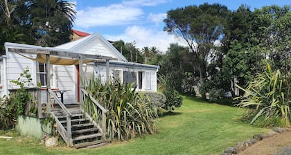 Historic Cottage in the Heart of Rawene