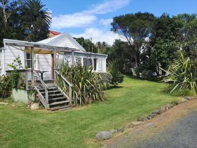 Historic Cottage in the Heart of Rawene