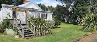 Historic Cottage in the Heart of Rawene