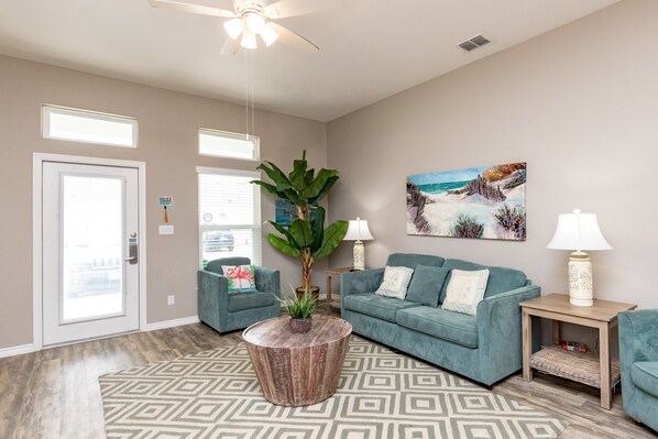 Télévision à écran plat, lecteur de DVD