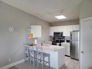 冰箱、微波炉、烤箱、炉灶