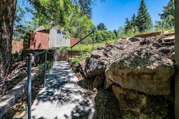 Property grounds - The Epic Escheresque House w/AC on Cherry Hill (Flagstaff)