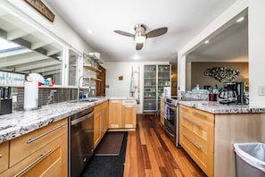 Fridge, microwave, oven, stovetop - The Epic Escheresque House w/AC on Cherry Hill (Flagstaff)