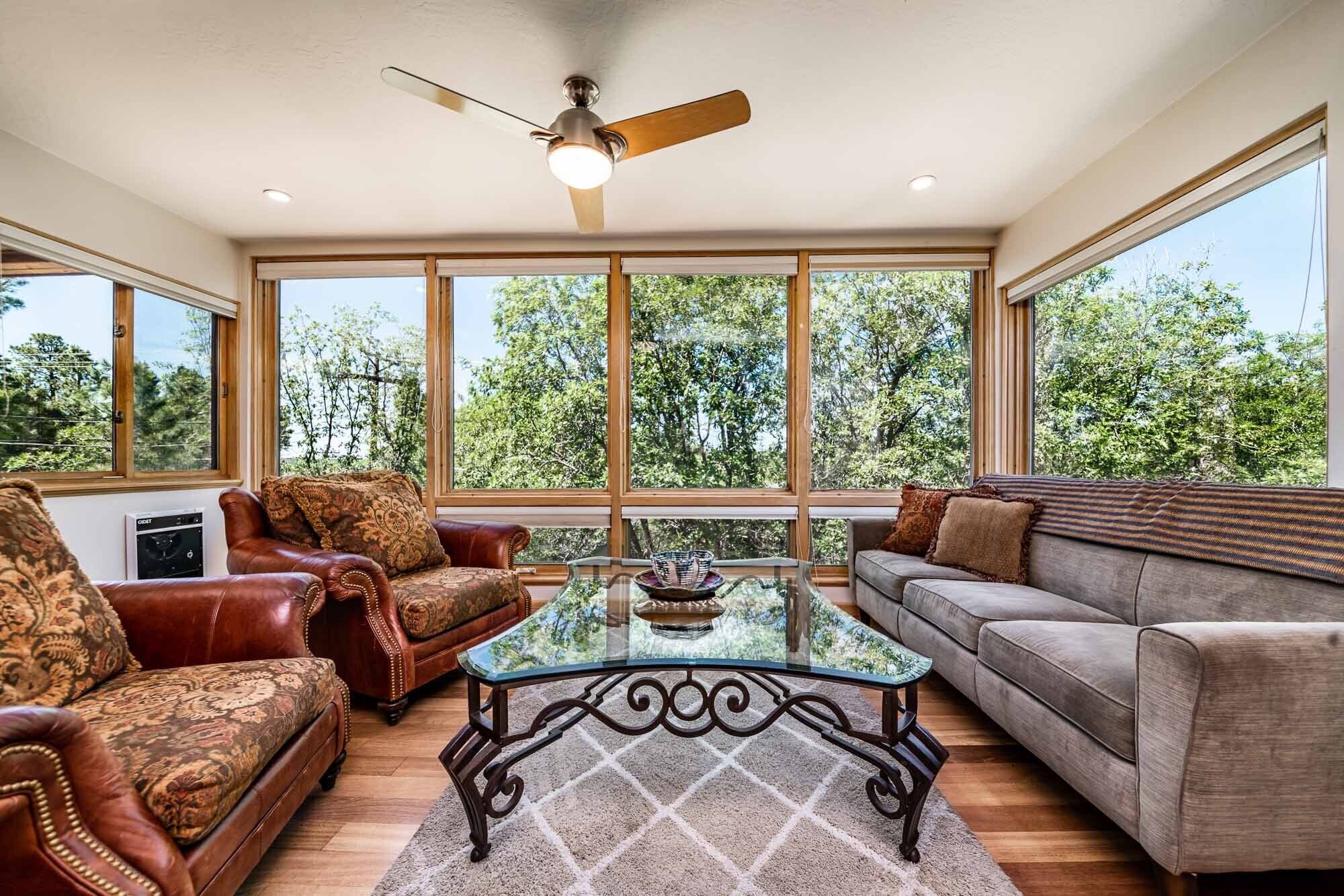 Televisión, videojuegos, reproductor de DVD y libros 