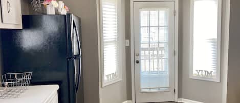 Fridge, microwave, stovetop, dishwasher