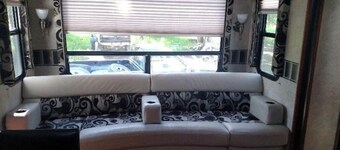 River access! Clean & comfy 5th wheel, located near the famous Kenai River 