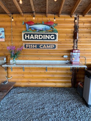 Interior - Caribou Cabin - Harding's Kenai River Lodge on The Kenai River (Kenai)