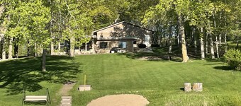 Charming Cabin on Crystal-Clear Lake Latoka!