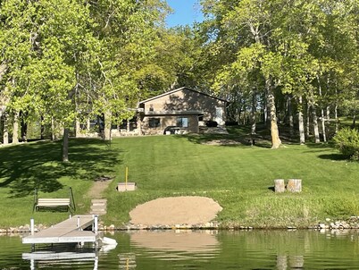 Charming Cabin on Crystal-Clear Lake Latoka!