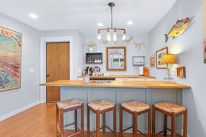 Fridge, microwave, coffee/tea maker, cookware/dishes/utensils - Casa Cantera Guest House I 2 BR, stargazing (Wimberley)