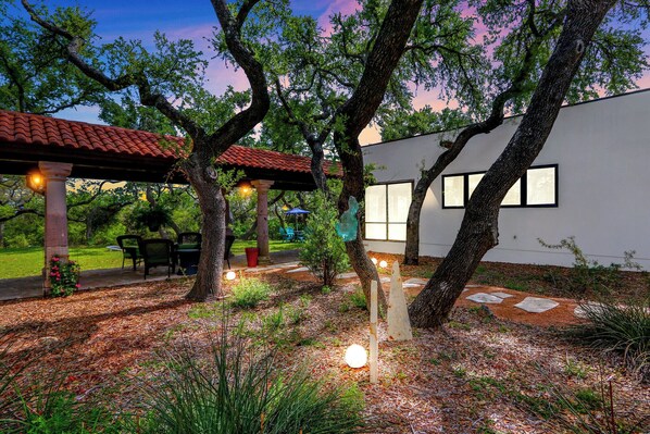 Property grounds - Casa Cantera Guest House I 2 BR, stargazing (Wimberley)