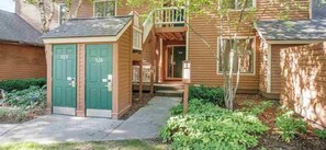 Exterior detail - Crystal Mountain Condo Great Location Dog Friendly! (Thompsonville)