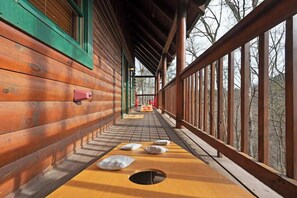 Terrace/patio - Pigeon Forge|Pool·Hot Tub|Game&Theater Rm·Pets·EV (Pigeon Forge)